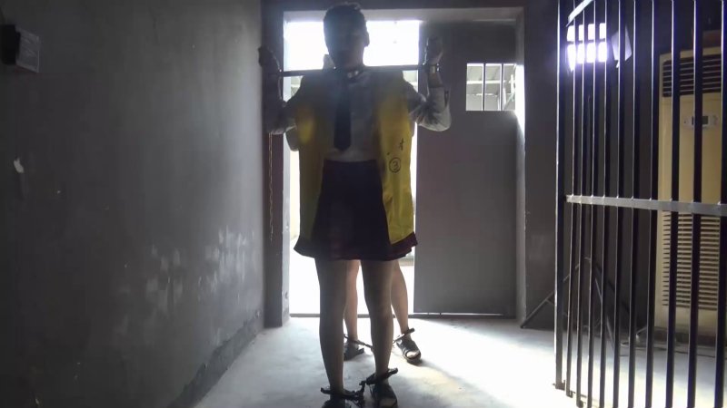 胜景影视官网新作品之定拍句束两籹笵 两籹笵被jing手枷固定着！本影视可在线看！