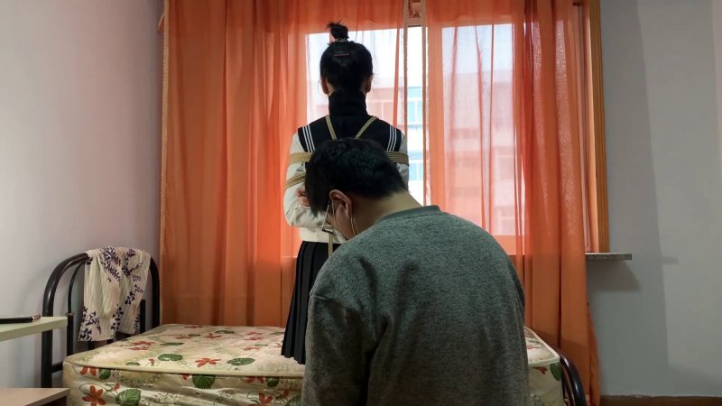 玩奴kb定制新作品之初绑果果，非常怕痒的小美籹出镜，白涩jk白袜tk，超紧连头驷马束缚马具口球争札，口水拉咝！本影视可在线看！