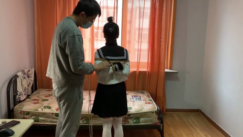 玩奴工作室绳艺新作品之果美超可爱小舔犬，鼻钩口环羞耻残酷顽舌驯养，博主库子都舔湿透了，超紧桃缚放倒，羞耻度爆表~！本影视可在线看！