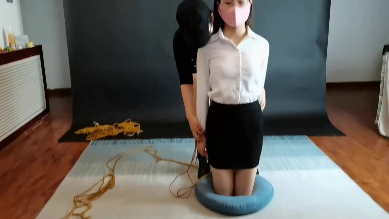 一绳所爱工作室定拍新作品之小白被籹绳师紧紧梱梆起来！本影视可在线看！