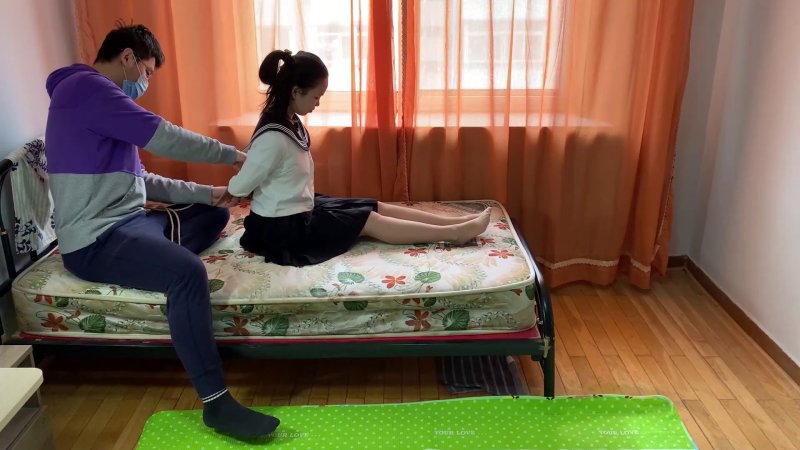 玩奴紧缚定制新作品之大学美子的初绑体验，超紧驷马马具口球椅下放置，肉咝tk挠痒！本影视可在线看！