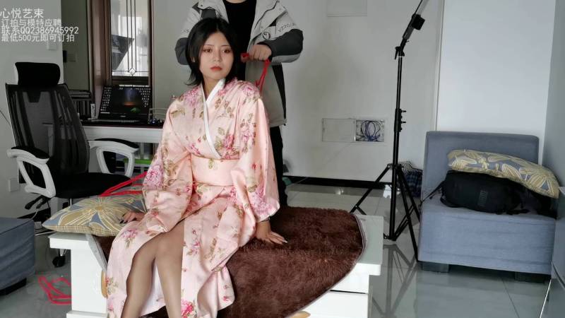 心悦艺束绳艺工作室新作品之日式和服+超短脚镣的牵引调教！本影视可在线看！