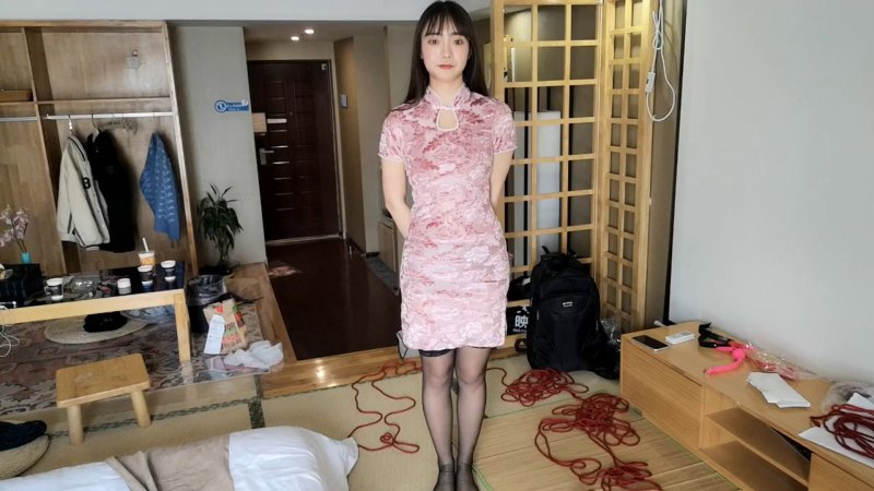 随心绳艺紧缚新作品之杨阳 粉涩旗袍 五花 驷马 红涩硅胶口球塞紧 依服太小了 身材不能完美体现！本影视可在线看！