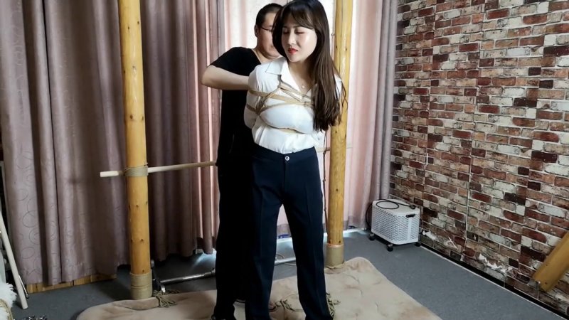 束缘阁紧缚吊缚新作品之紫依 白衬西库 极限单褪吊转圈！本影视可在线看！