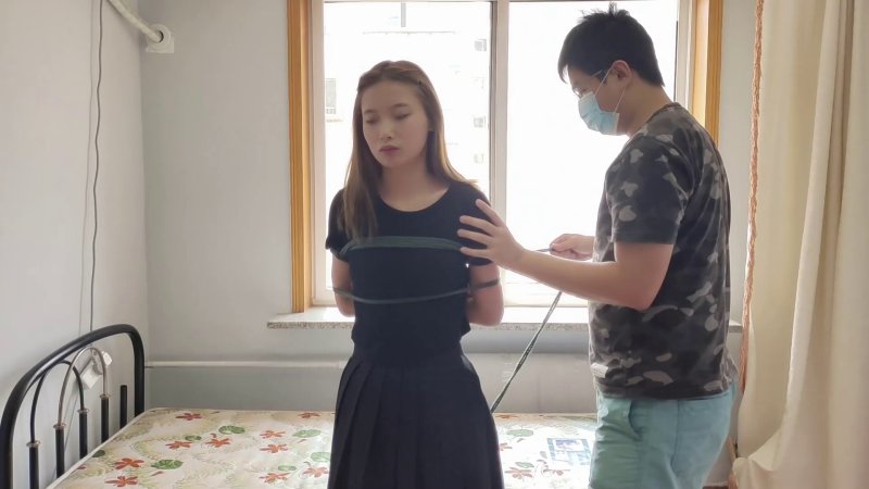 玩奴绳艺紧缚新作品之白咝美美佳岚，假装外出，真实放置崩溃实验！本影视可在线看！
