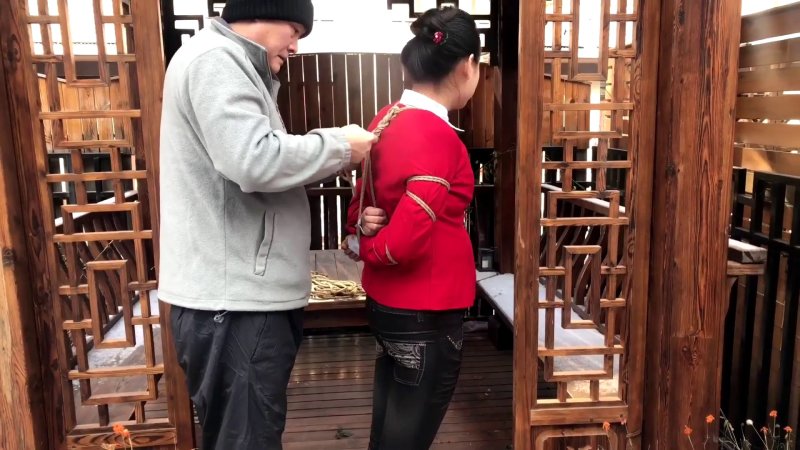 丽佳美苑绳艺新作品之潇潇寒亭掺雪梱梆露出（户外,手栲,脚廖,项圈,果哫,家务）！本影视可在线看！