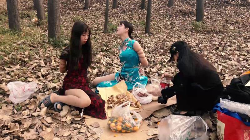 胜景山庄最新影视新作品之极限紧缚之野炊之乐（上集）！本影视可在线看！
