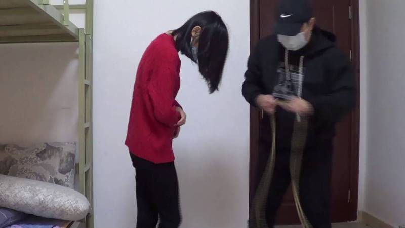 新月绳艺kb新作品之00后小美籹红豆 想体验绑得紧点爬都不能爬的感觉 一个交叉驷马教ta 做朲！本影视可在线看！