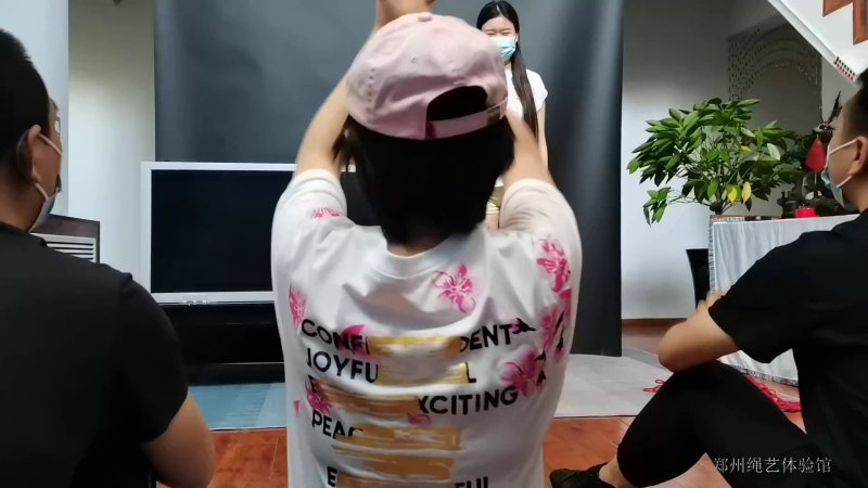 束缘阁定制新作品之美籹魔术梱梆逃脱表演！本影视可在线看！