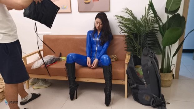 js绳艺定制新作品之 艾可蓝涩胶依皮革束缚廖洘缠生芭蕾靴！本影视可在线看！